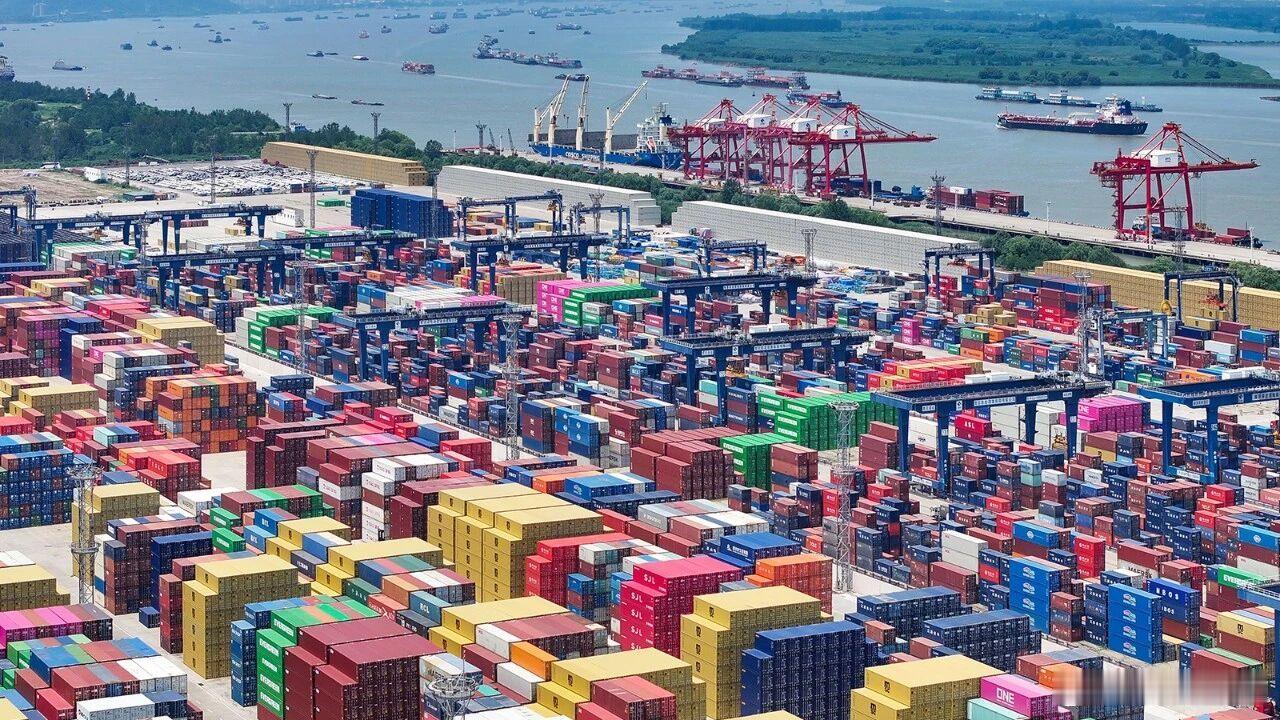 “三驾马车”全提速了全国两会刚结束不久，中国经济就交出了一份超预期的成绩单。进