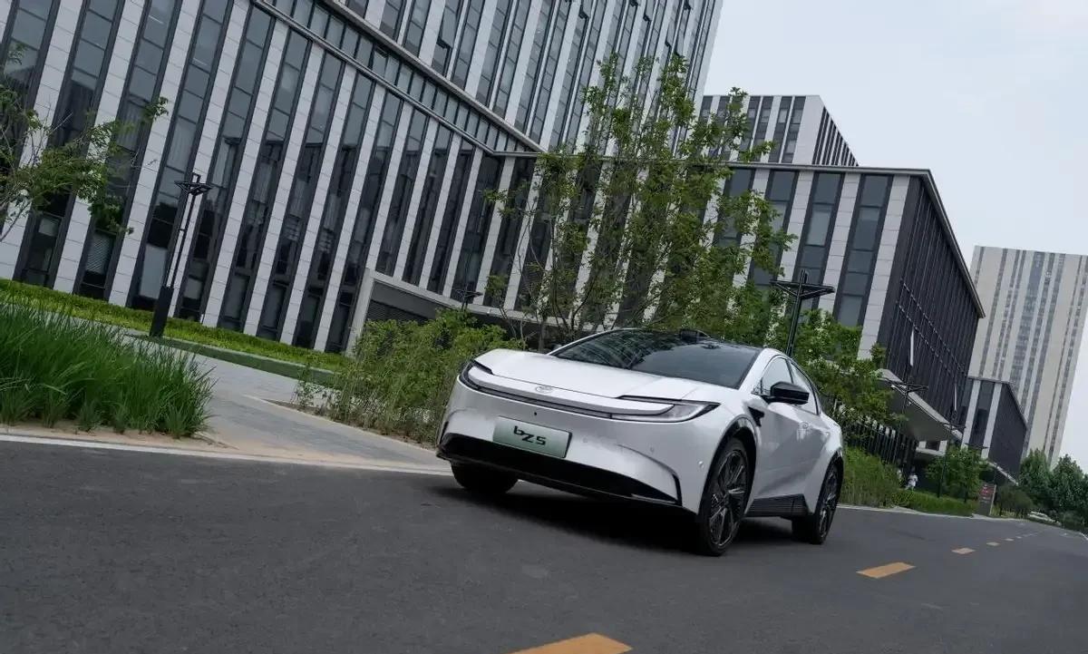 一夜之间，工信部发布的燃油新规，直接让燃油车市场炸了！2026年1月1日起，燃