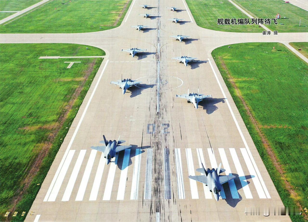歼35，大象漫步，确实有那味儿了……这张照片，应该是九三阅兵时候拍的，编队起