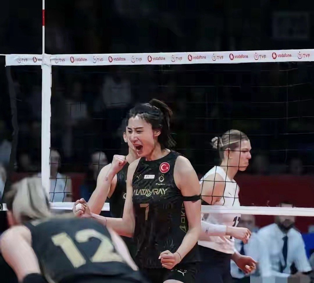 加拉塔萨雷3：1拿下比赛，王媛媛再次闪耀全场。今天的王媛媛有几个令人没想到：1、