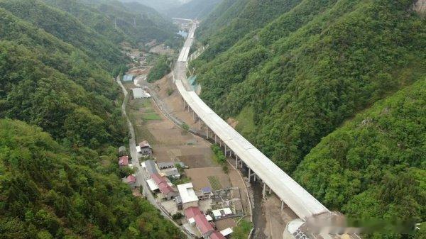 十堰十巫南高速6标段主线全面收官十堰爆料交通资讯十巫高速微竹溪近日，随着位