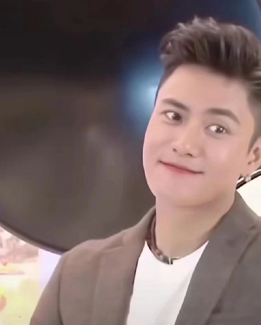 49岁陈坤大变样网友懵了：这是新人还是本人？跟以前差距太大，网友直接调侃：快验