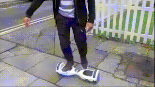 爆笑GIF: 你能别对我笑得那么甜嘛? 我心慌慌