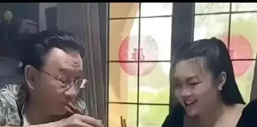 侯耀华儿子突然开腔，18年前的侯耀文遗产案又被翻了出来。矛头，直指郭德纲。这