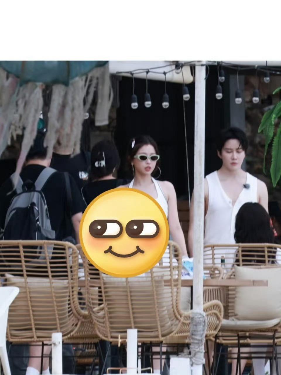 今日份的虞书欣旁边男的怎么有点那个谁哈哈哈哈哈哈​​​