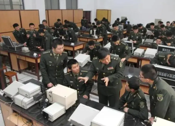 牙齿不整齐，国家都不要你，看看国防科技大学录取条件。国防科技大学这学校，说它