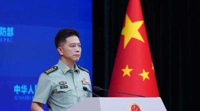 国防部严厉警告菲方拖走破舰，不然我们自己动手！8月14日下午，国防部新闻发