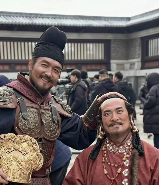 关于张彦泽有没有被钱弘俶刺杀！资治通鉴明确记载了：吴越遣水丘昭券、钱弘俶入贡于晋