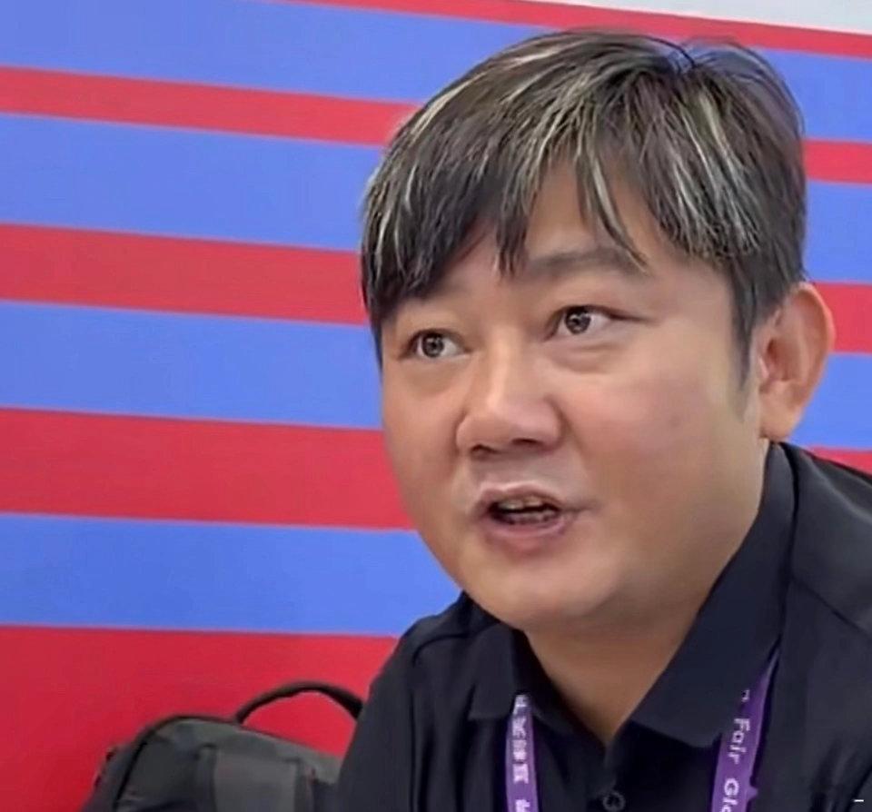 广交会现场，张雪回应摩托车自动驾驶：两轮不是四轮。人离开车把，刹车根本配合不了，一刹就倒；自平衡加陀