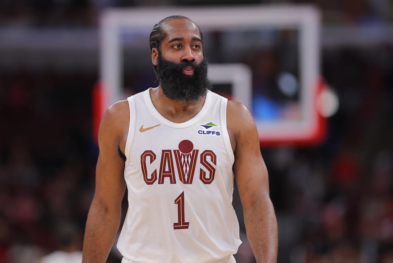 还有人说哈登打不了关键球吗？打鹈鹕，末节独得13分，成为主导逆转的关键人物。