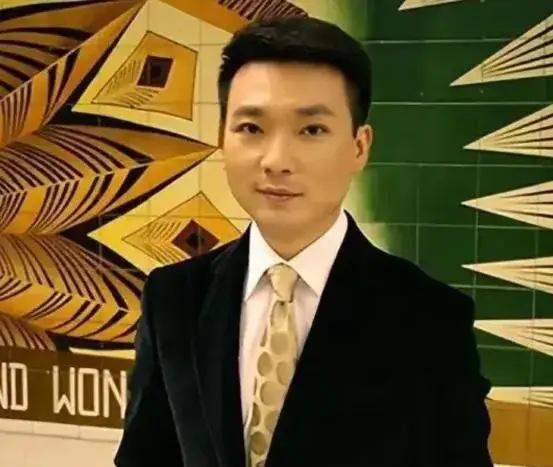 康辉丁克抉择的终身遗憾父母离世后才懂亲情里的“等不起”身为独子的康辉结婚后