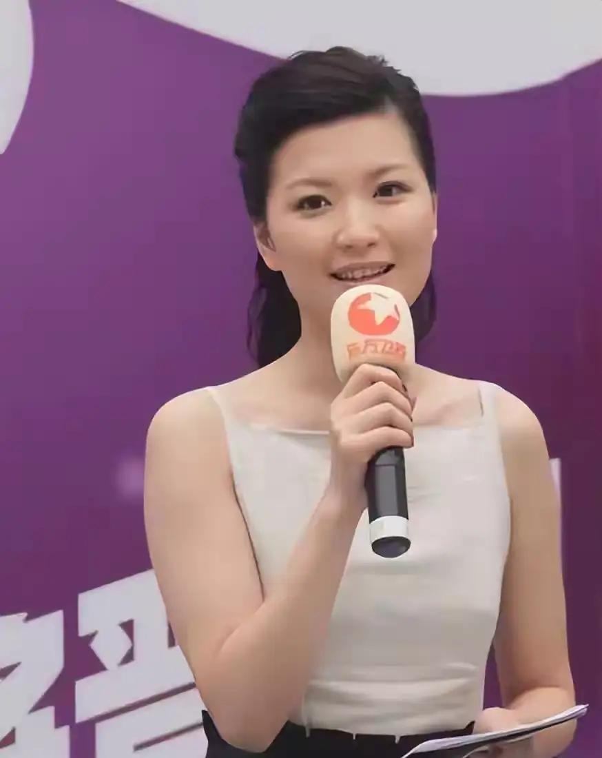 2021年，上海的“寿宴门”事件中，被处罚的6位东方卫视主持人有：陈蓉、程雷、朱