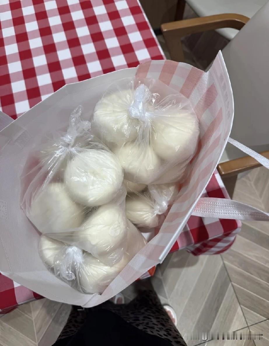 西贝100元代金券狂炫26个馒头！拿着西贝免费领的100元代金券，没点硬菜