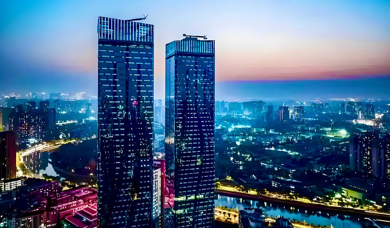 我们几个在成都生活的外省人一起喝茶，谈到重庆一些人为什么总是贬低成都，大家有一个