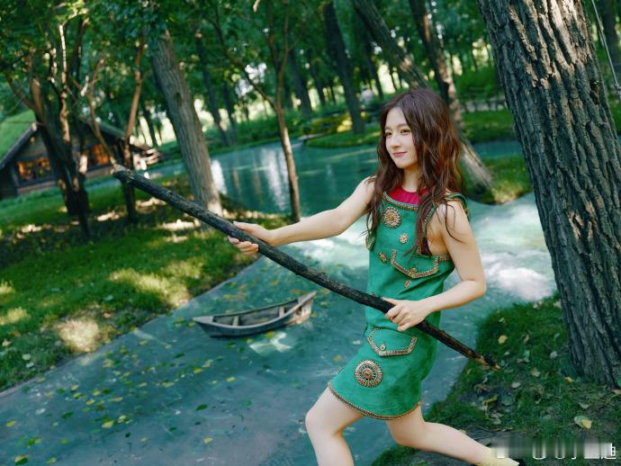 李兰迪生日写真审美好喜欢李兰迪生日写真审美！果然美女最重要的就是要有审美了，这