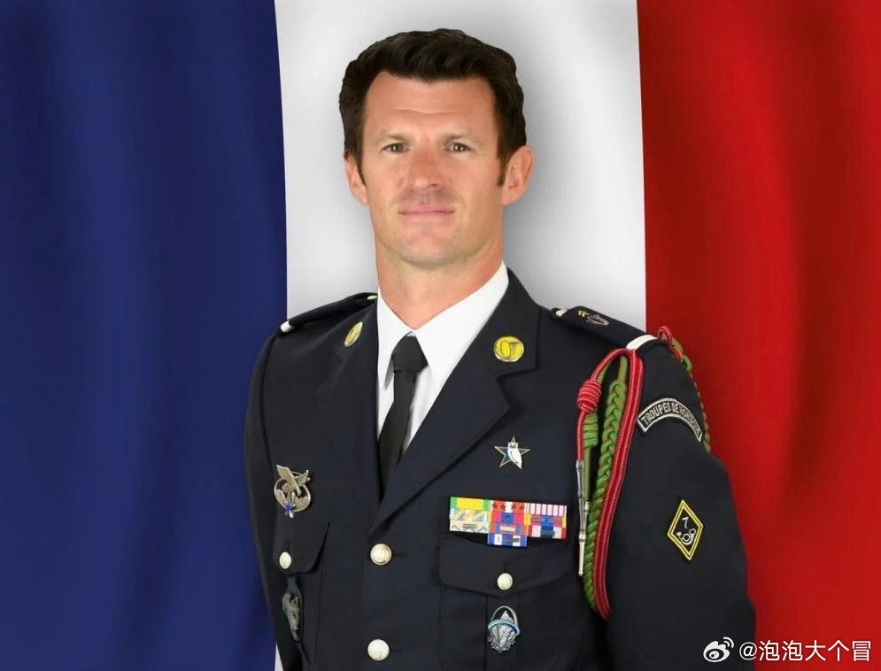 法国军方刚刚公布了一张照片，照片上是第一位在这场战争中被伊朗杀害的法国和欧洲士兵