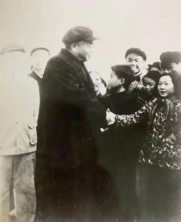 1948年3月的一天，彭德怀在瓦子街看到刘戡的尸体，说：他当年为救我们一名同志，