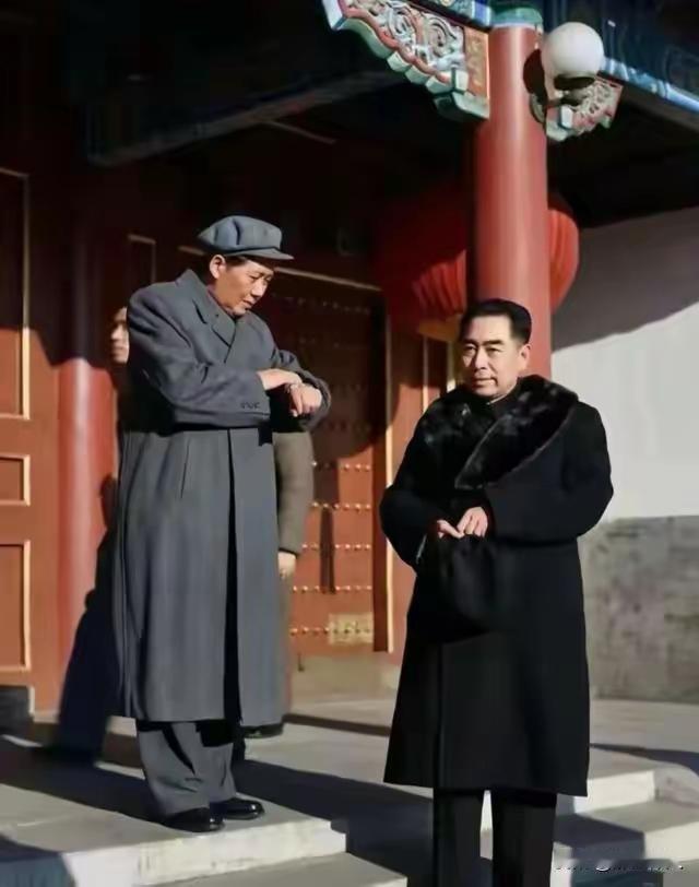 一张冬日旧照，一块旧手表，藏着伟人31年不变的赤诚一张建国初期冬日随拍打动