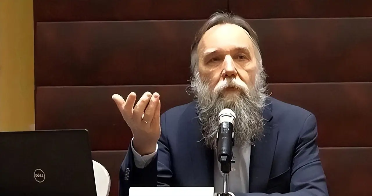 亚历山大·杜金在8月30日深夜的这条发言，火药味浓得呛人。他把矛头直接对准了委内