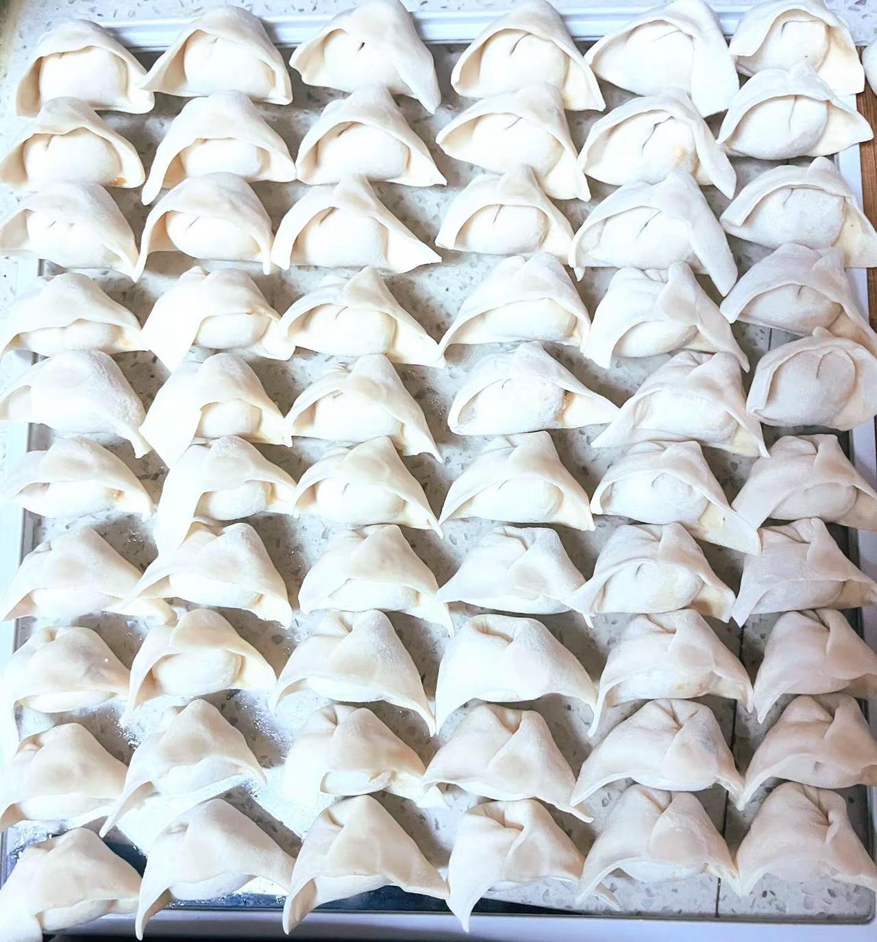 这一盘卖沪爷299不过分吧。手工饺子