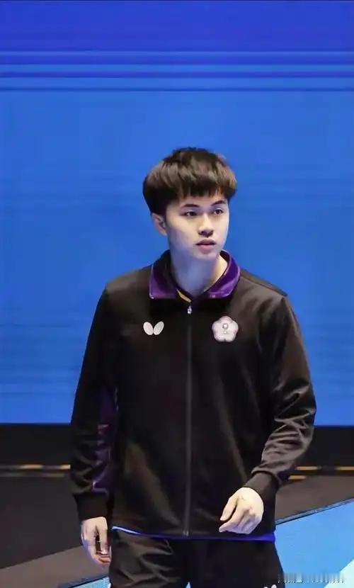 林昀儒赛后申诉，亚乒联回复"没违规"！林诗栋0比2落后换衣翻盘，为何换衣服不在现