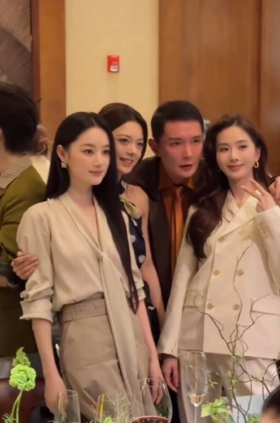高颜值合照来袭VOGUE晚宴偶遇三位美女同框:刘诗诗气质清冷又大方，赵今麦
