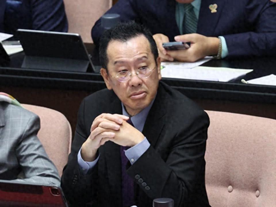 新加坡联合早报今日报道：“针对中国大陆将邀请国民党老兵参加抗日战争胜利80周年阅