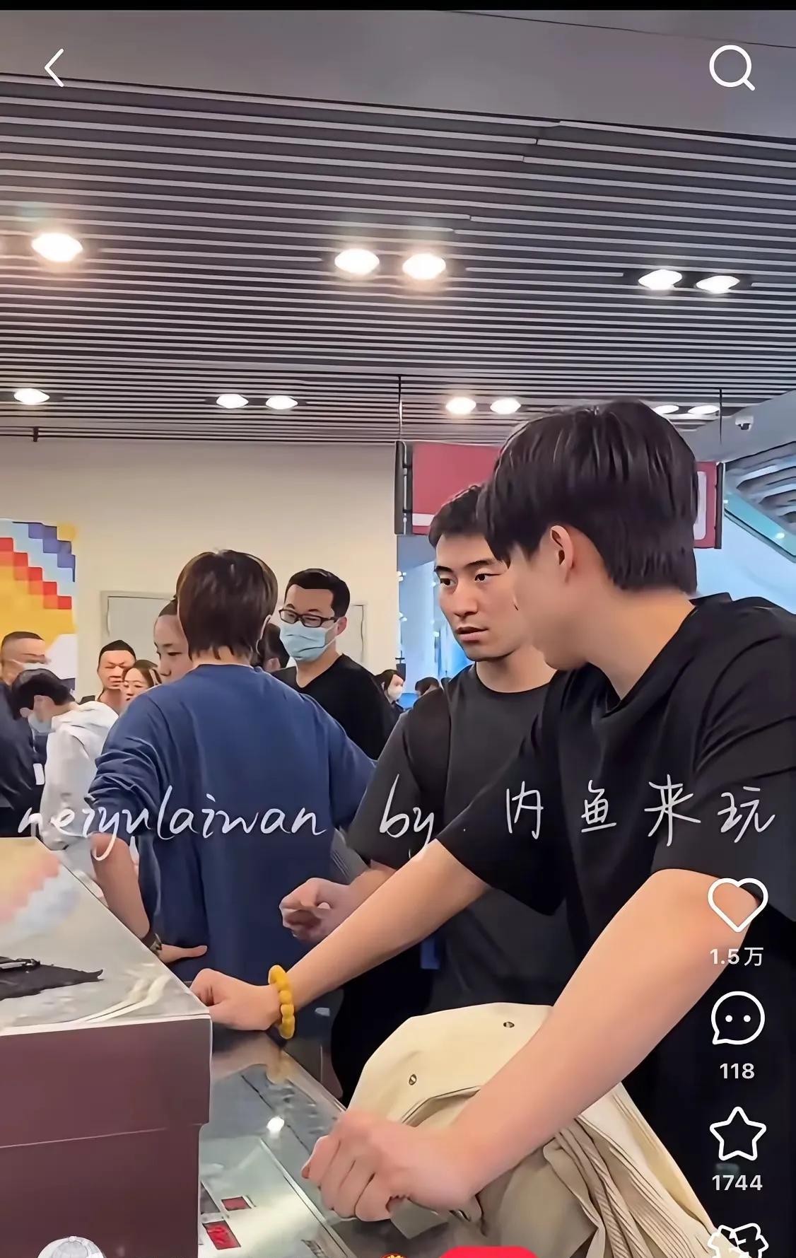 王楚钦这次大意了，在国乒前往美国参加WTT时，发生了一件不可思议的事情，王