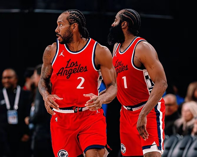 二选一！本赛季是选伦纳德进入全明星还是哈登进入全明星！1.伦纳德：本赛季场均27