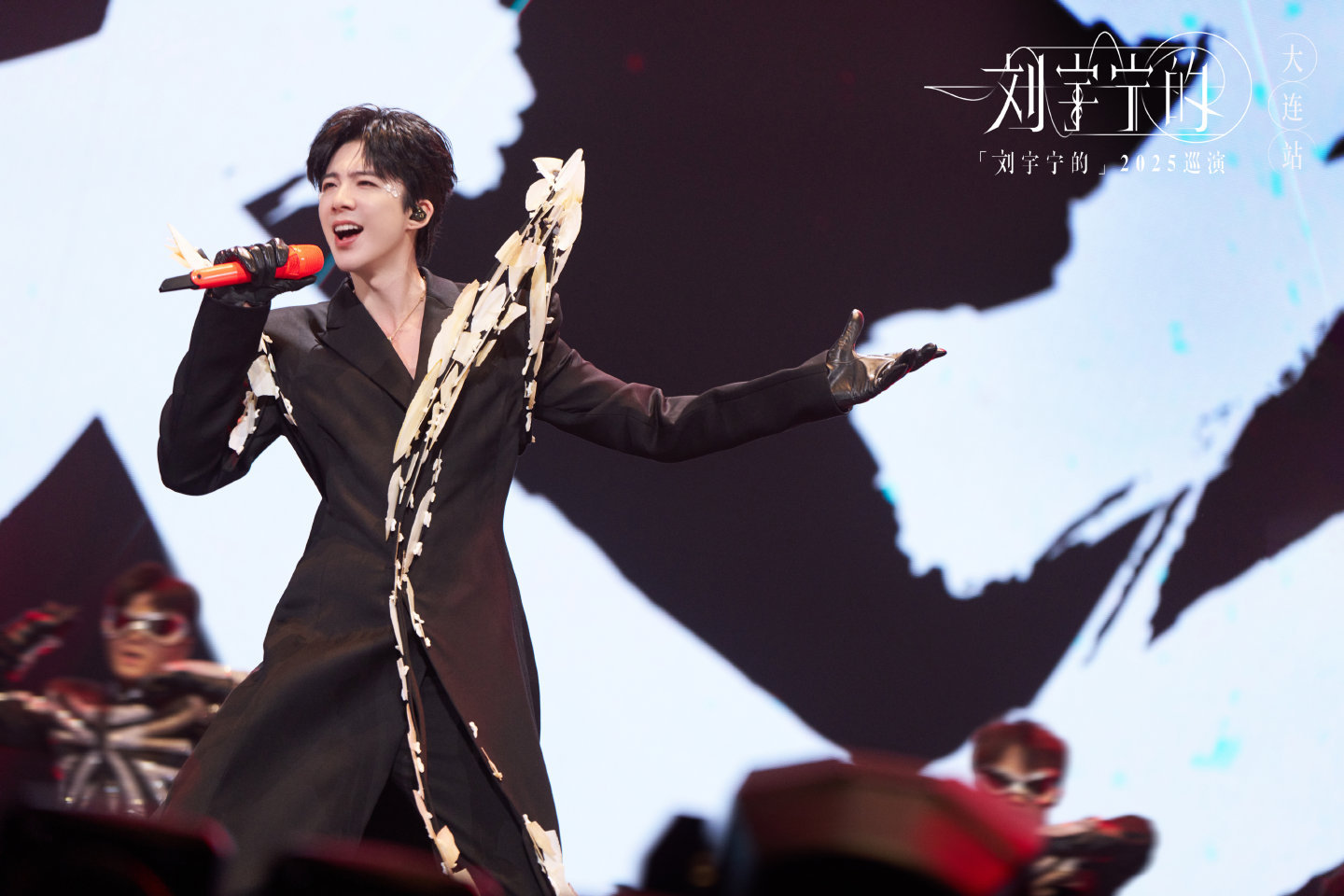 刘宇宁出发星光大赏刘宇宁出发参加星光大赏刘宇宁出发参加星光大赏