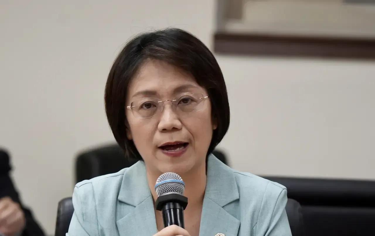 国民党要打败民进党的大罢免，就只有一条路了，大胆站出来揭发民进党搞大罢免就是要大