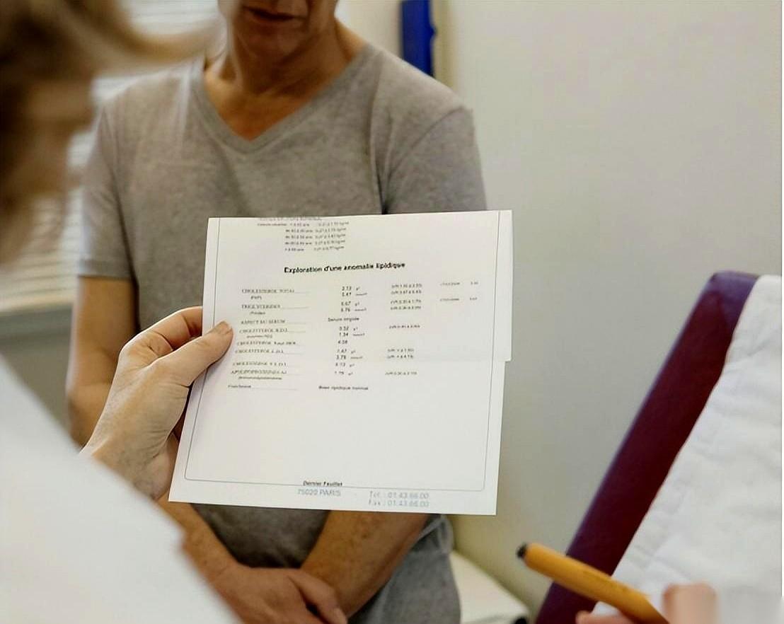 一觉醒来，眼皮肿得睁不开，脚肿得塞不进常穿的鞋。你以为是头天晚上水喝多了？不