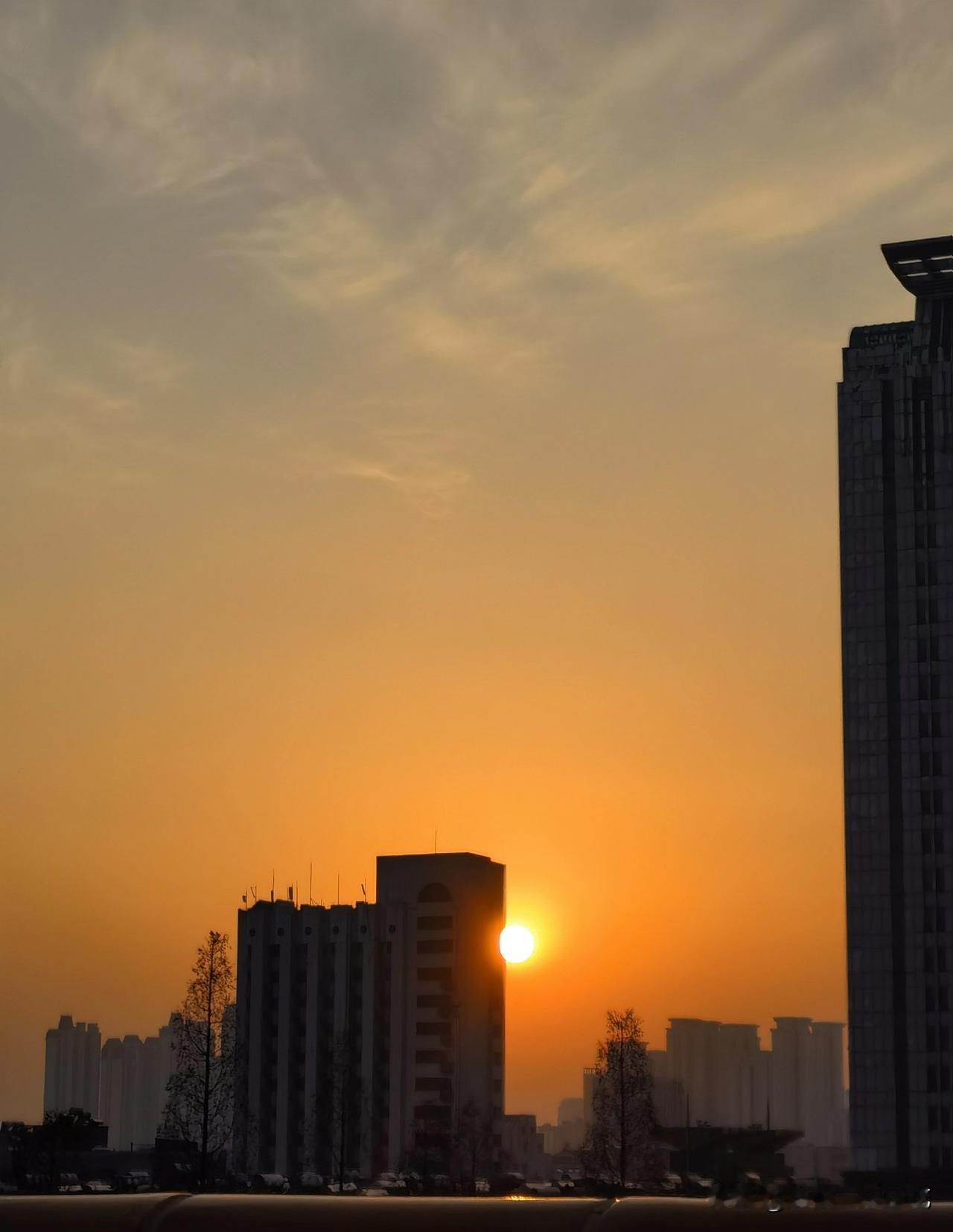 最近听亲戚说湖北好多地方已经开始清理编外了，不知道襄阳什么时候开始。目前财Z吃紧