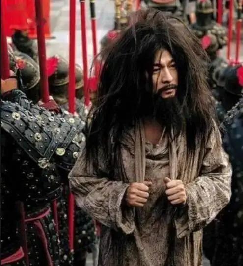 清初，有个文人看到一个乞丐，力大无穷，便给对方20两银子，让其去参军。多年后，乞