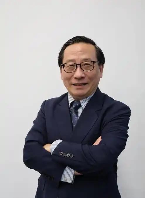 高志凯这几年的公开发言，用一句话概括就是：哪里有人拿中国说事，他就去哪里把账算明白。网友编段子说他去