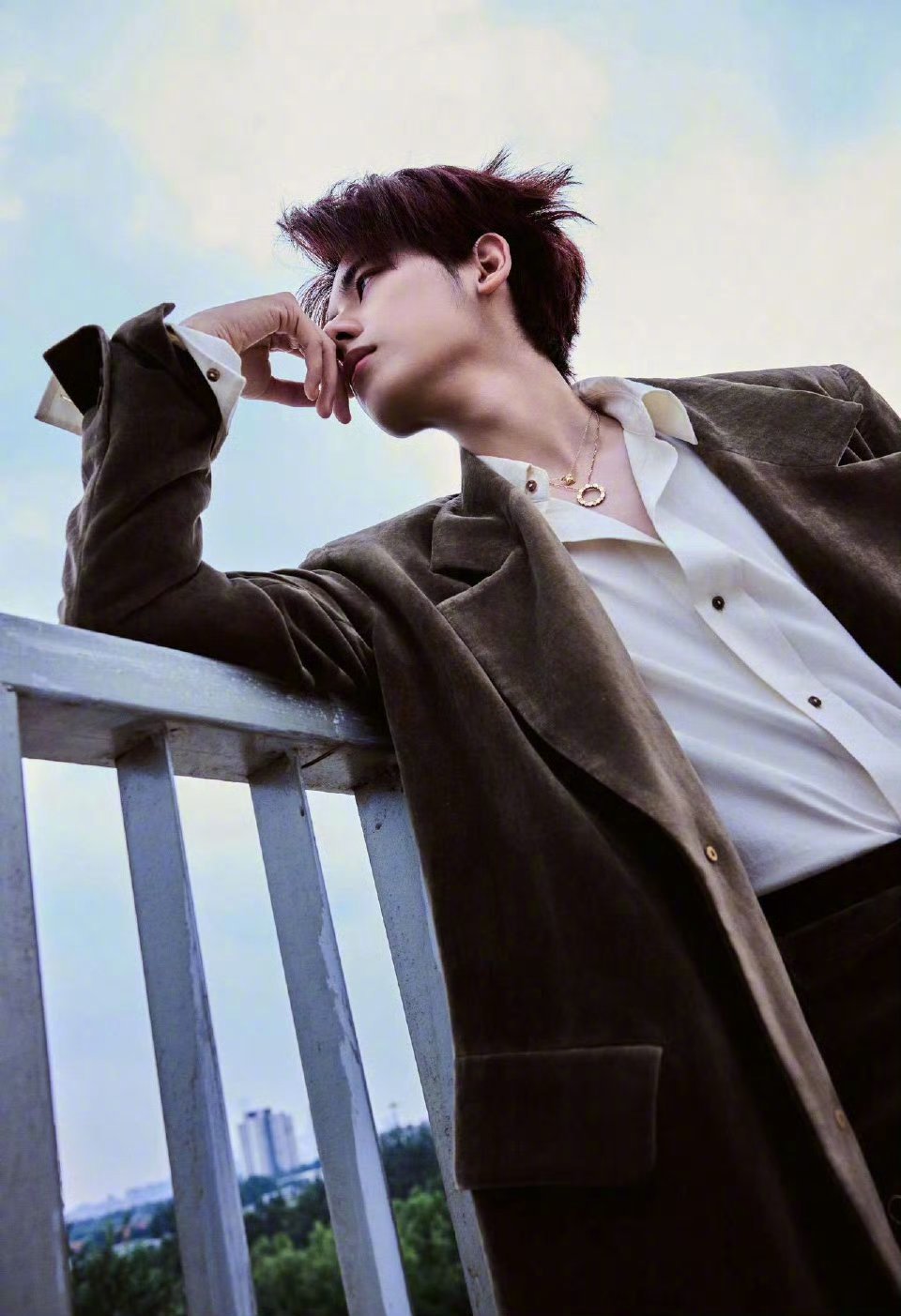 胡先煦我勒个大V被胡先煦下颚线割伤胡先煦的搞笑总让人忽视他的脸是真的帅啊啊啊啊