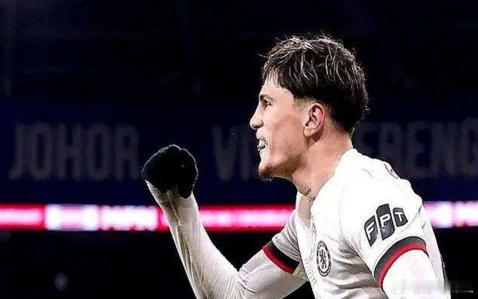 当初被嫌弃，现在成了别人的大腿。切尔西2023年1月花2850万英镑从埃因霍温挖