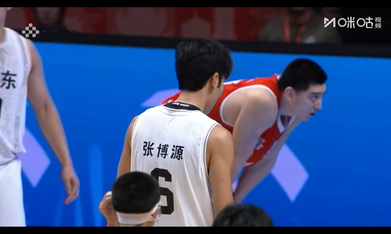 张博源上半场没三分，靠横推拿14分，广东力量身高弱被针对山东队U18貌似就身