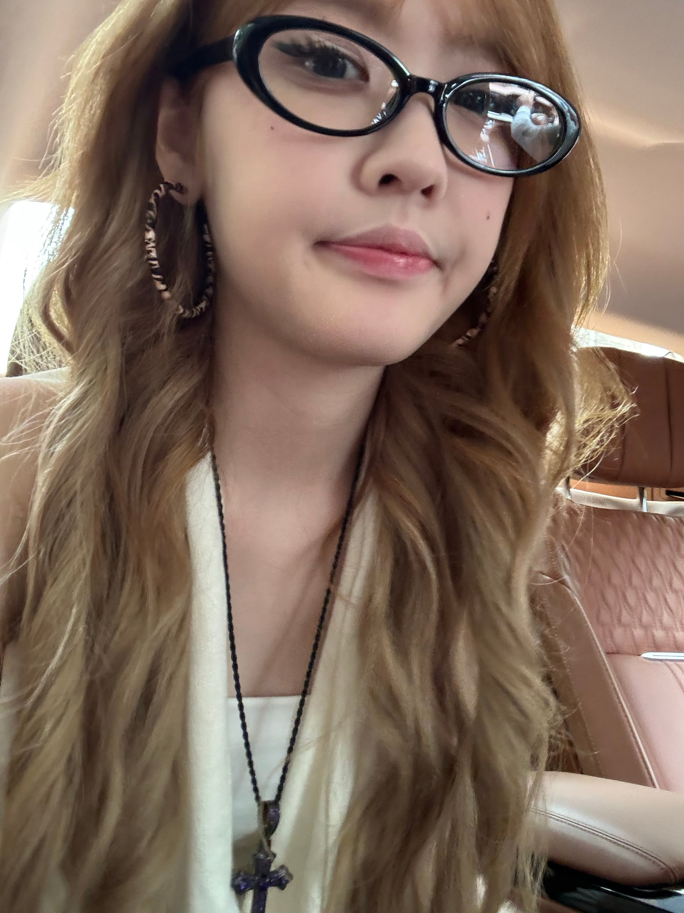 今天她朋友圈有个人晒她对象给她买的东西，她跟我说好羡慕，我就也给她点了很多吃的，