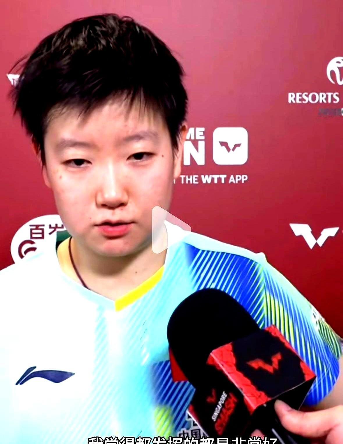 谁能想到，世界第一也“叫苦”？孙颖莎在新加坡大满贯赢球后，居然一脸无奈向记者吐槽