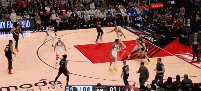 瀚森打不动1米98的克莱，暴露的不仅是技术糙，更是职业态度软肋！什么现代中锋？