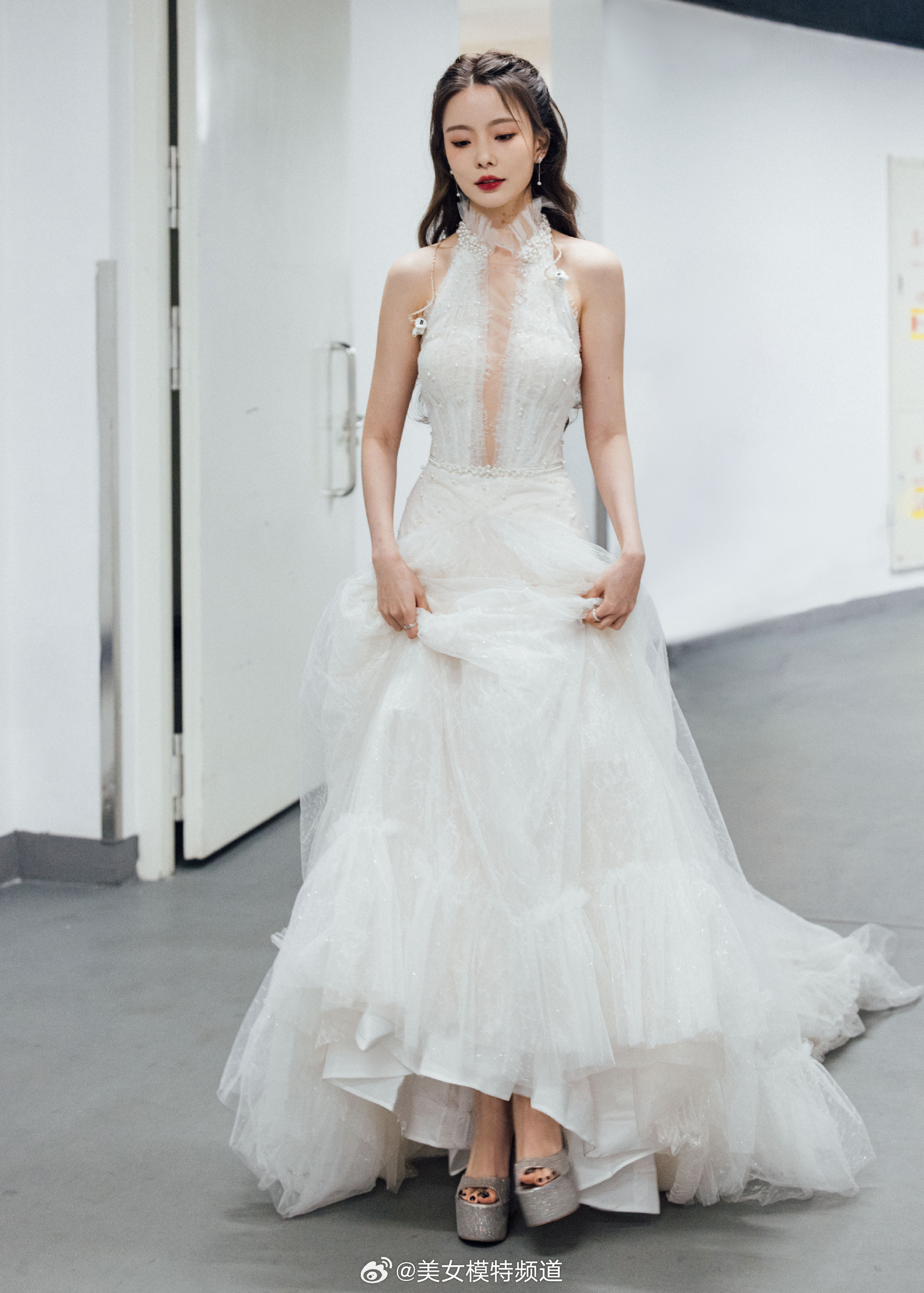 陈卓璇浪漫大气温柔写真