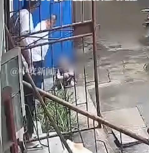 “无法无天了！”河南娄底，将6岁女孩儿拖进小巷的38岁男子被刑拘后，当时挺身而出