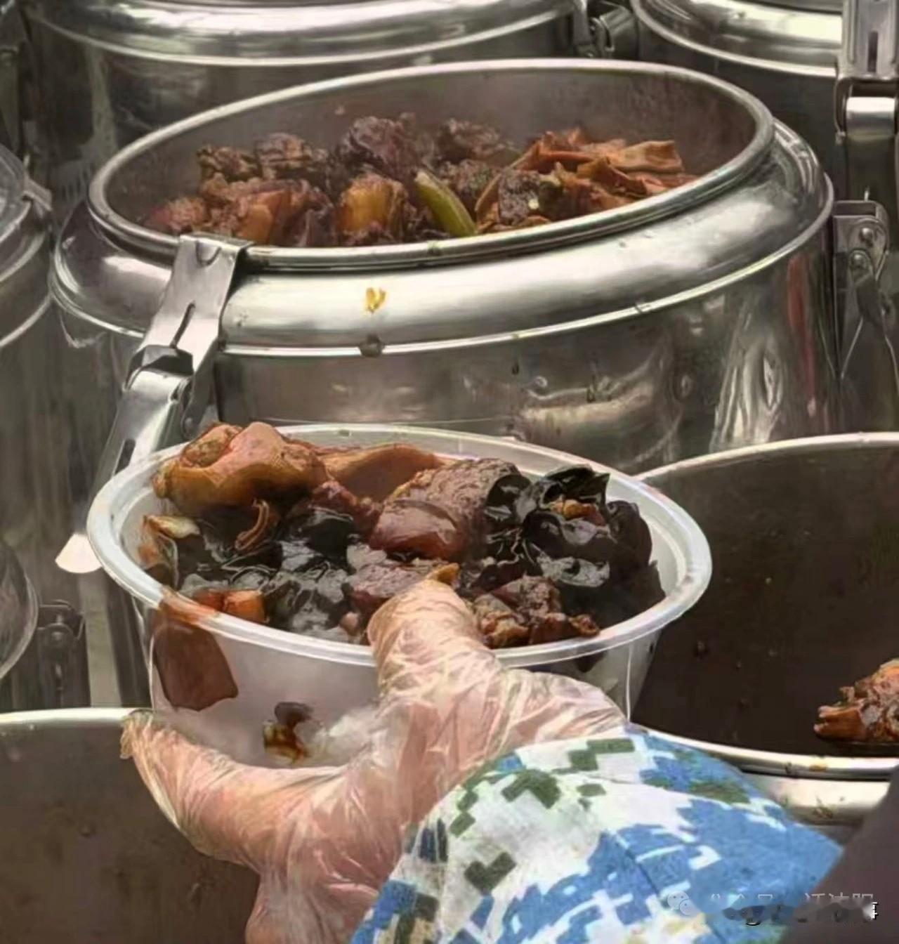 可惜了！沈阳12元红烧肉爆火后急着开放加盟，怕是走不远了❗️好好的街边良心