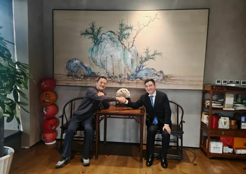 李亚鹏的医院，快撑不住了。就在刚才，陈光标直接砸下两个方案，让他选。第一，他