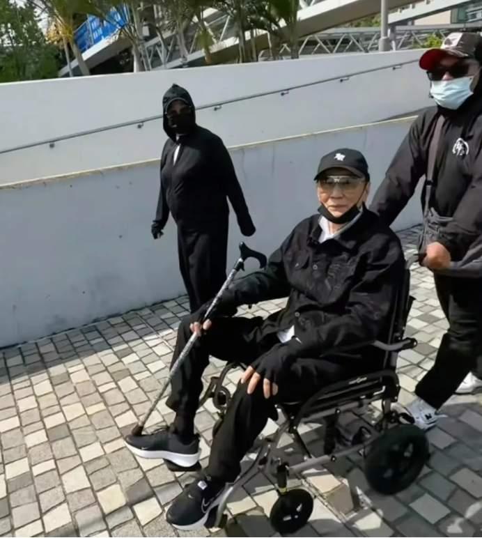 谢贤走了，享年89岁。可你要是只记得他是"谢霆锋的爸"，那就亏大了。这老头儿