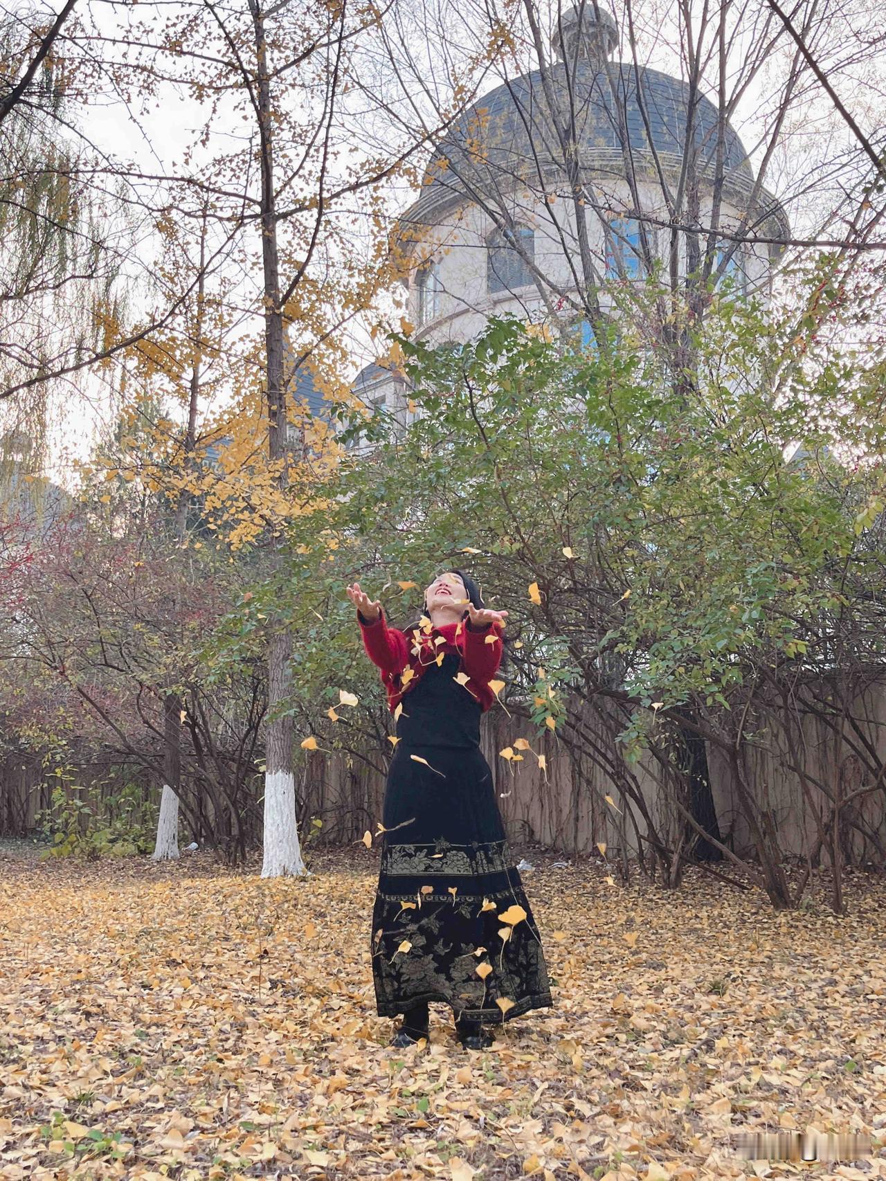 人无论是以什么状态活到老，最终都是和自己过。也不是另一半不好，而是随着年龄增