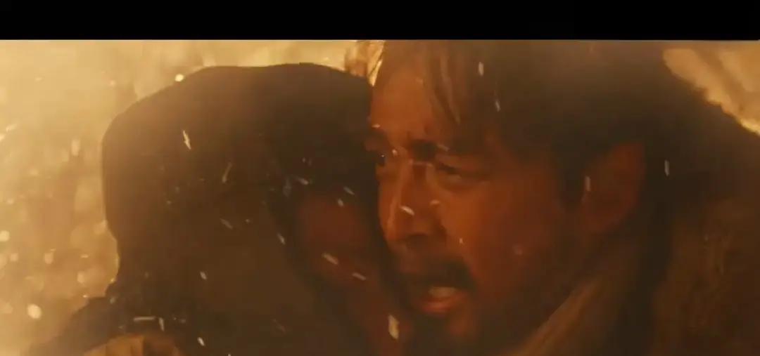 一声枪响，胡歌没崩掉敌人，却崩开了长达20年的冰封。没有一句“爸爸”，也没有一