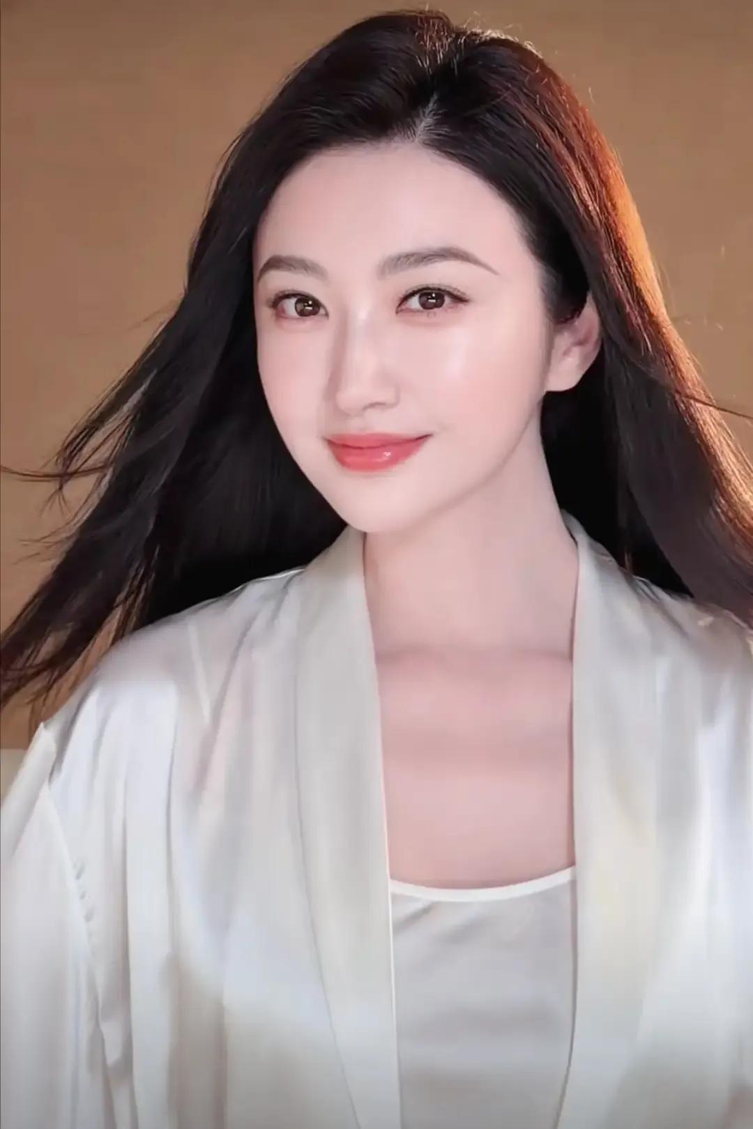 景甜团队的效率厉害得可怕，冲上热搜第一了！今天中午，那份网传的中英文“境外代孕