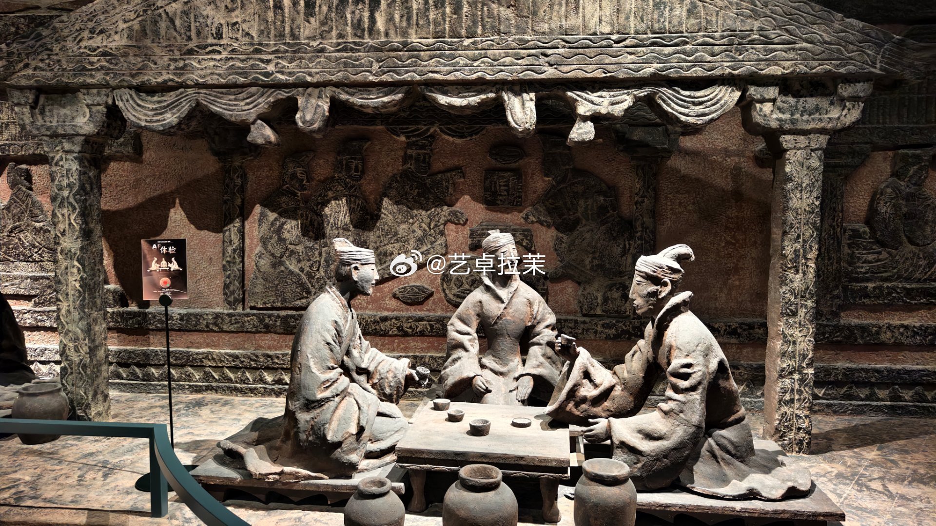 我以后死了能不能弄这么一个陶楼……再放一屋子小手办，地砖就要这个长乐未央的博物馆